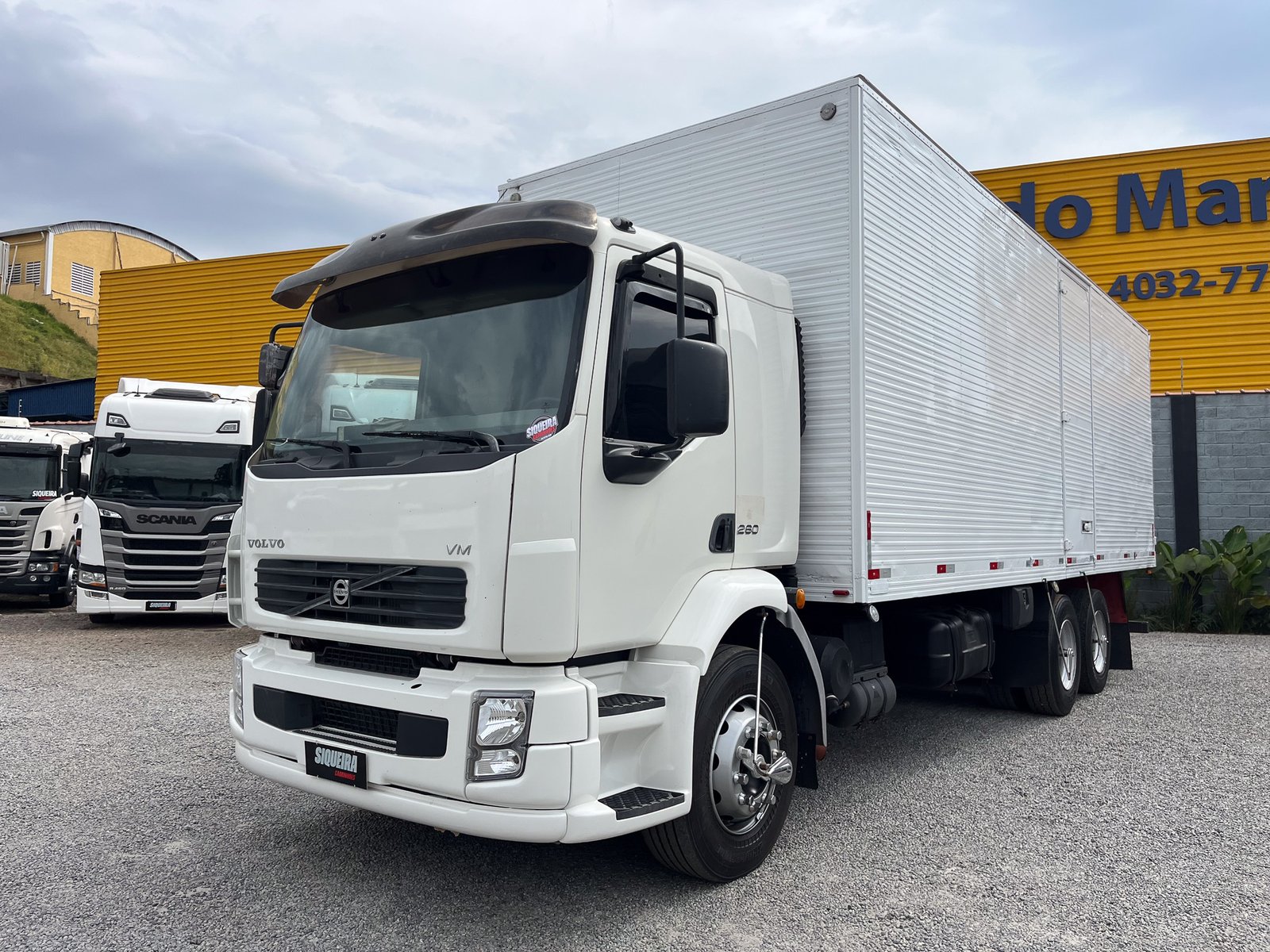 VOLVO VM 260 2010 — foto 1 de 9